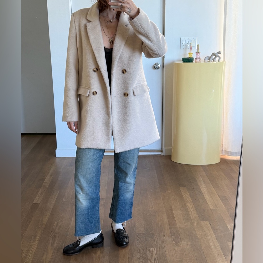 cream fuzzy oversized blazer🍦